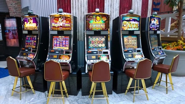 roblok mobile app interface showing live blackjack table on smartphone screen